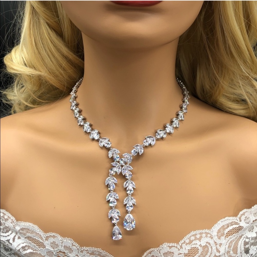 Luxury necklace Silver leaf dangle lariat